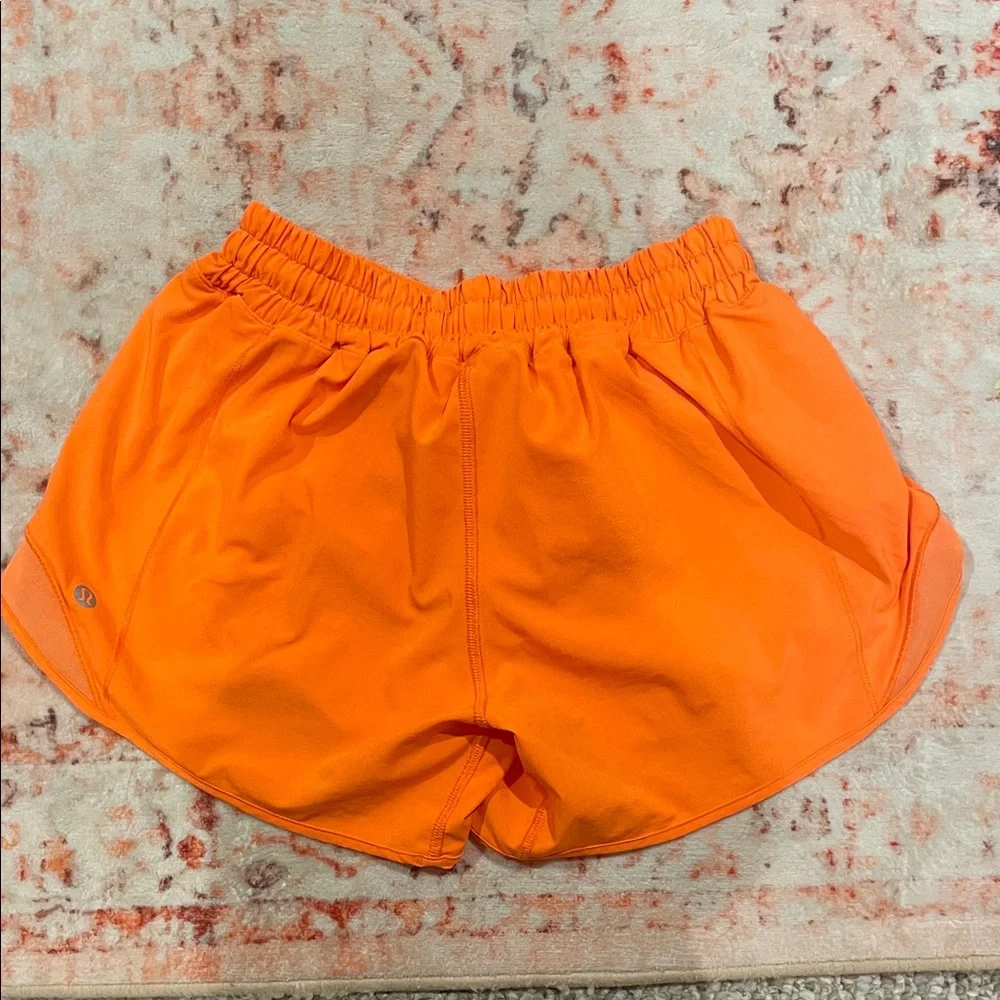 Women's Lululemon Hotty Hot shorts - Picture 2 of 3